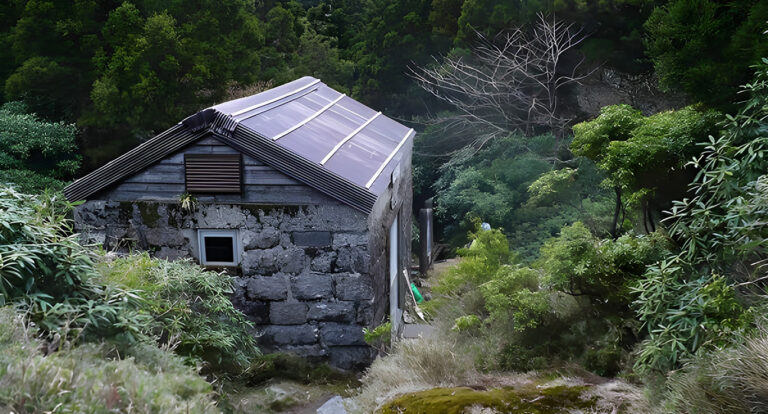 Shikanosawa Hut